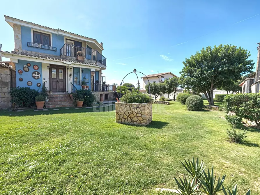 Immagine 2 di Villa in vendita  in via delle Fornaci s.n.c. a Siracusa