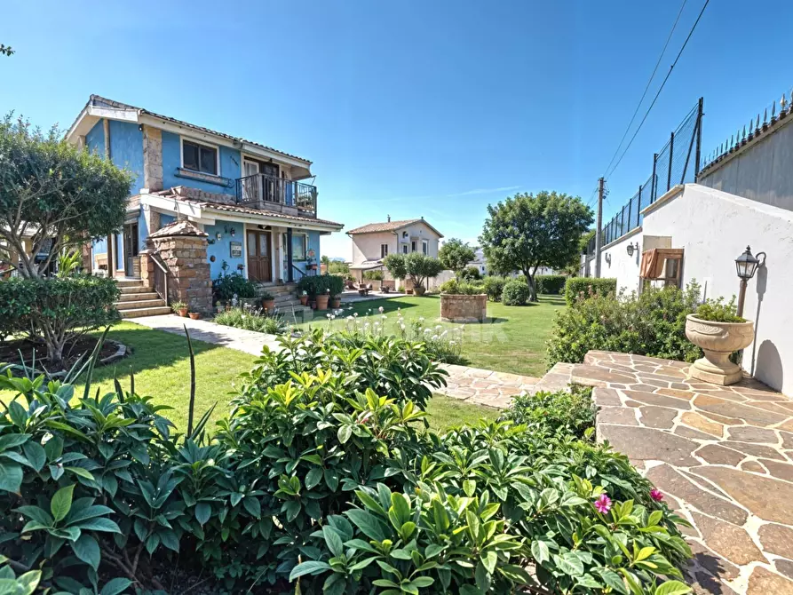 Immagine 3 di Villa in vendita  in via delle Fornaci s.n.c. a Siracusa