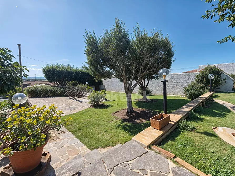 Immagine 36 di Villa in vendita  in via delle Fornaci s.n.c. a Siracusa