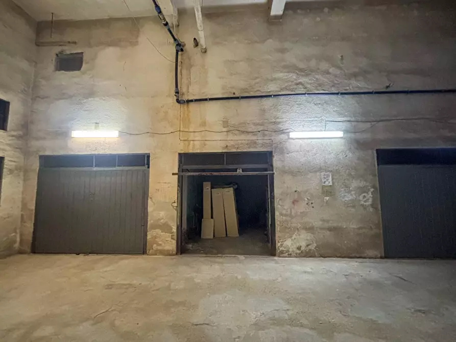 Immagine 2 di Box auto in vendita  in via san metodio a Siracusa