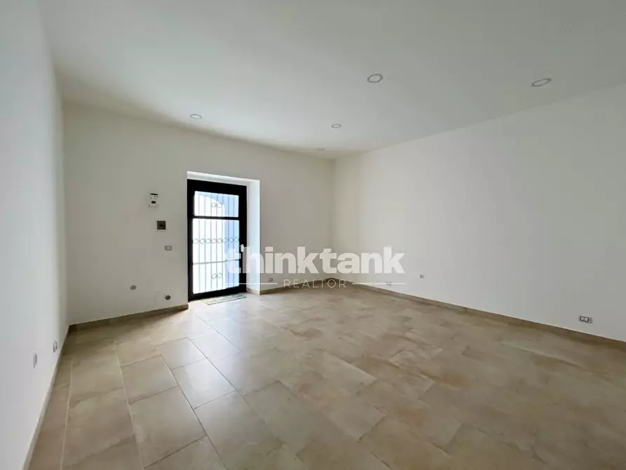 Immagine 3 di Casa indipendente in vendita  in Corso Michelangelo Buonarotti snc a Trecastagni