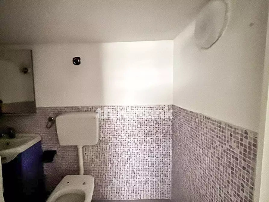 Immagine 13 di Locale commerciale in vendita  in Corso Gelone a Siracusa