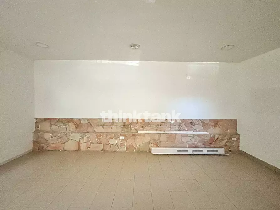 Immagine 8 di Locale commerciale in vendita  in Corso Gelone a Siracusa