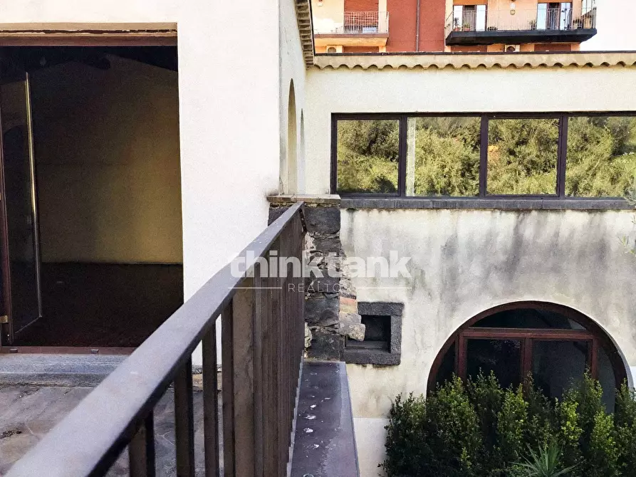 Immagine 28 di Villa in vendita  in Via De Caro a Catania