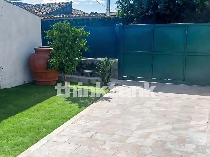Immagine 12 di Villa in vendita  in Via Gramsci a Gravina Di Catania