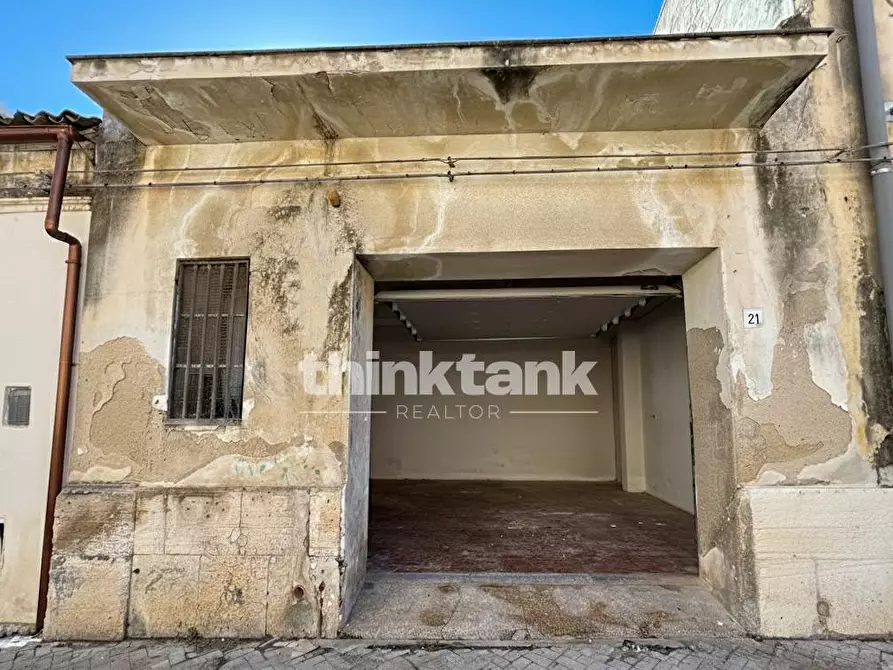 Immagine 1 di Box auto in vendita  in via calatafimi a Siracusa