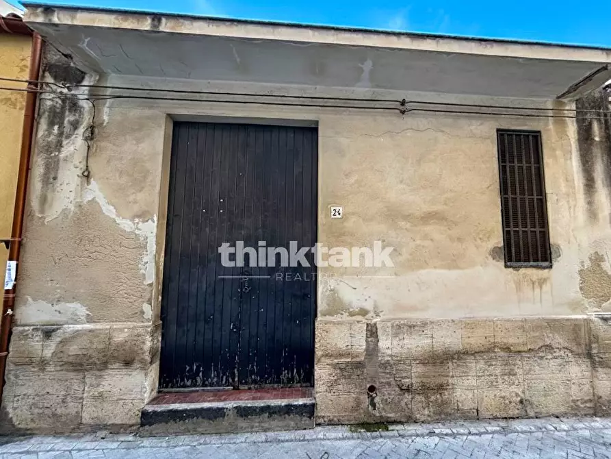 Immagine 1 di Magazzino in vendita  in via Generale carini a Siracusa