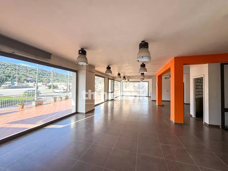 Immagine 7 di Locale commerciale in vendita  in Via Giovanni falcone a Buccheri