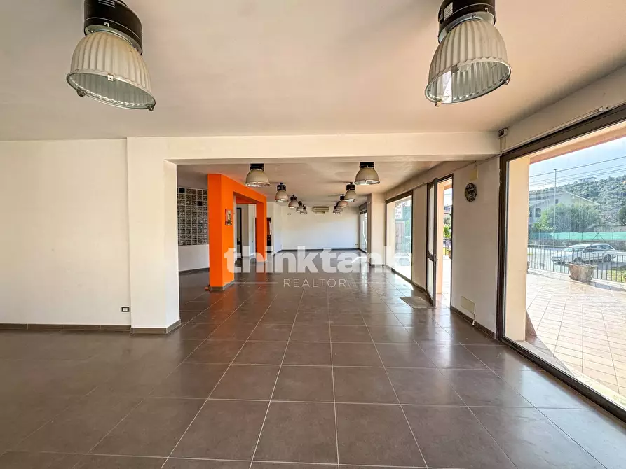 Immagine 3 di Locale commerciale in vendita  in Via Giovanni falcone a Buccheri