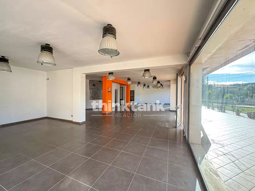 Immagine 5 di Locale commerciale in vendita  in Via Giovanni falcone a Buccheri