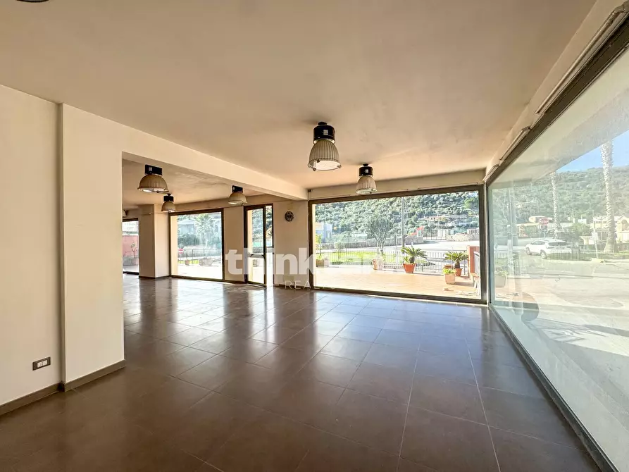 Immagine 6 di Locale commerciale in vendita  in Via Giovanni falcone a Buccheri