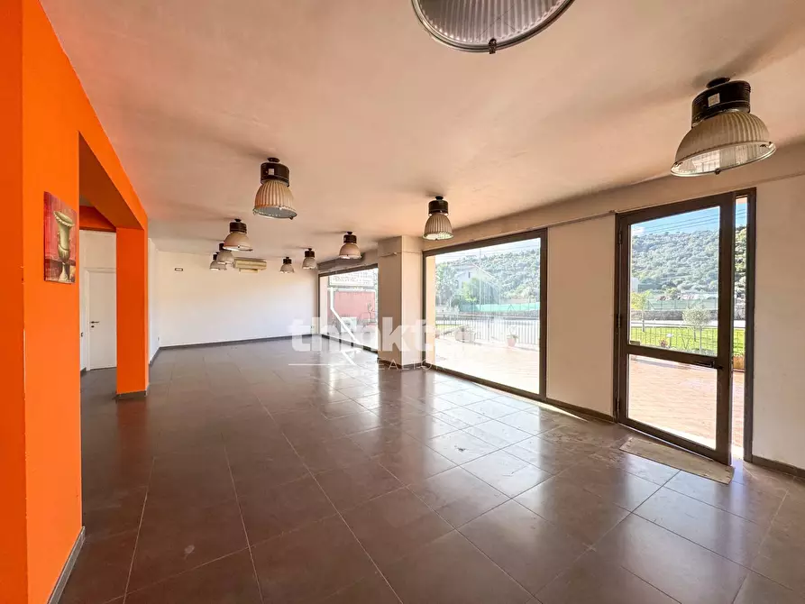 Immagine 8 di Locale commerciale in vendita  in Via Giovanni falcone a Buccheri