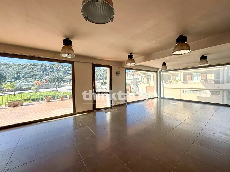 Immagine 9 di Locale commerciale in vendita  in Via Giovanni falcone a Buccheri