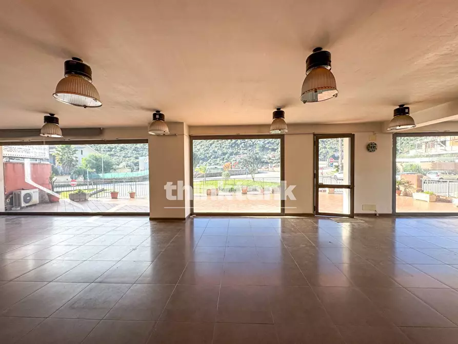 Immagine 11 di Locale commerciale in vendita  in Via Giovanni falcone a Buccheri