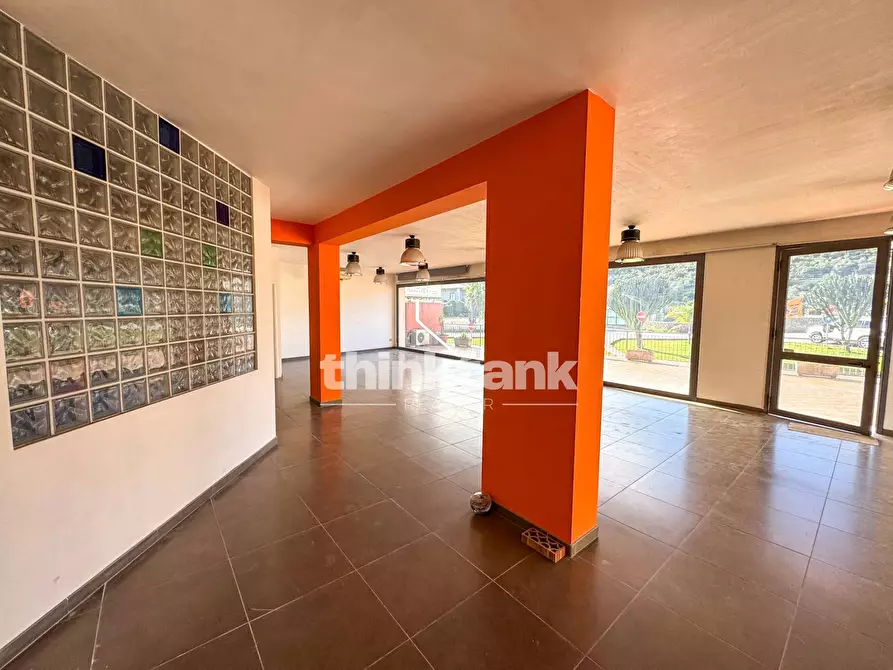 Immagine 12 di Locale commerciale in vendita  in Via Giovanni falcone a Buccheri