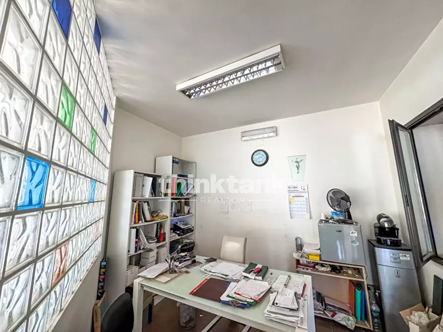 Immagine 13 di Locale commerciale in vendita  in Via Giovanni falcone a Buccheri