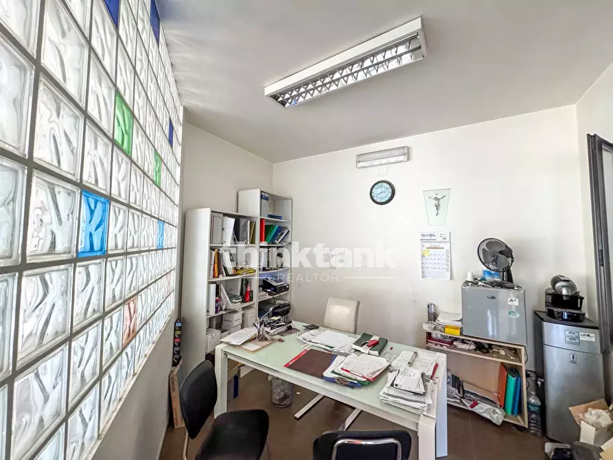 Immagine 10 di Locale commerciale in vendita  in Via Giovanni falcone a Buccheri