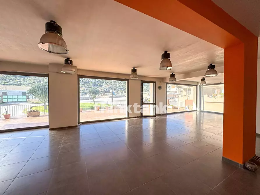 Immagine 15 di Locale commerciale in vendita  in Via Giovanni falcone a Buccheri