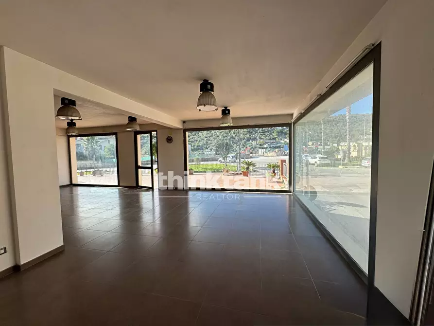 Immagine 17 di Locale commerciale in vendita  in Via Giovanni falcone a Buccheri
