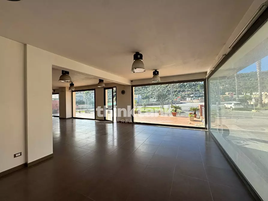 Immagine 18 di Locale commerciale in vendita  in Via Giovanni falcone a Buccheri