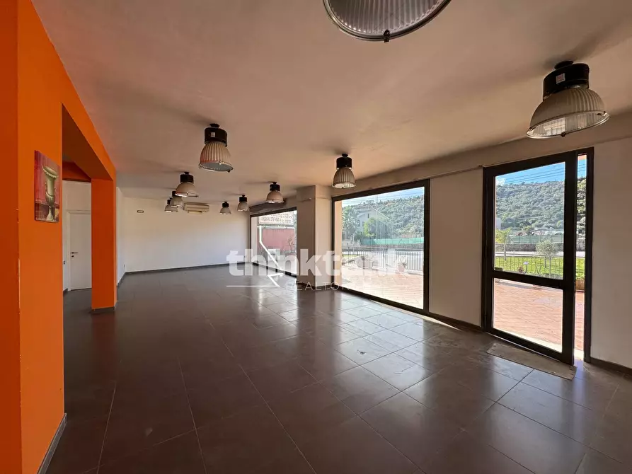 Immagine 19 di Locale commerciale in vendita  in Via Giovanni falcone a Buccheri