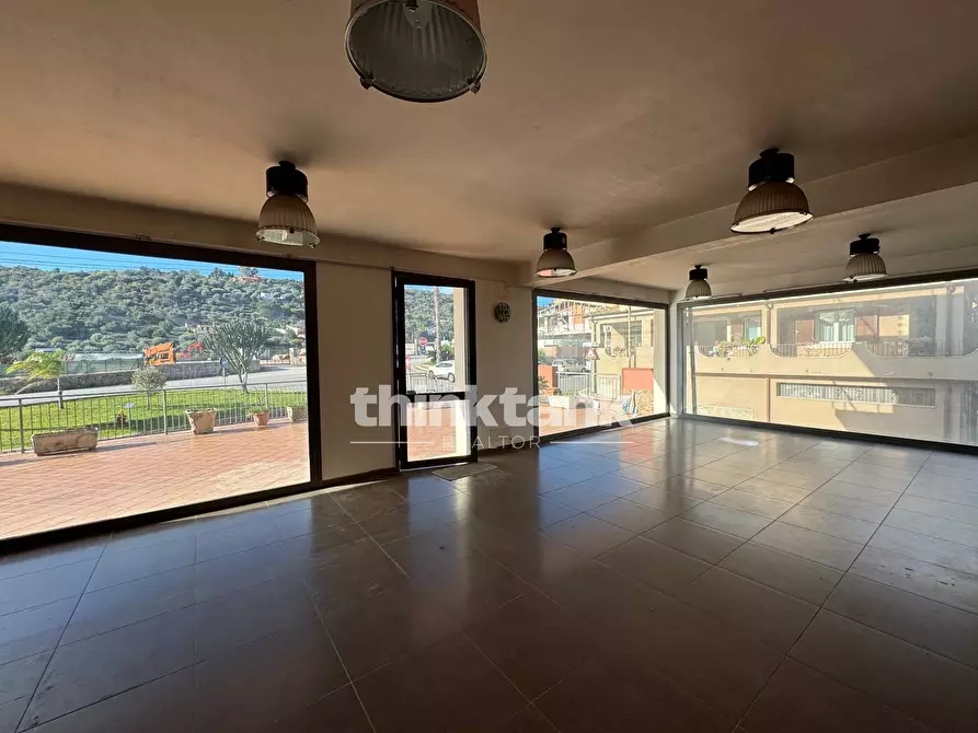 Immagine 20 di Locale commerciale in vendita  in Via Giovanni falcone a Buccheri