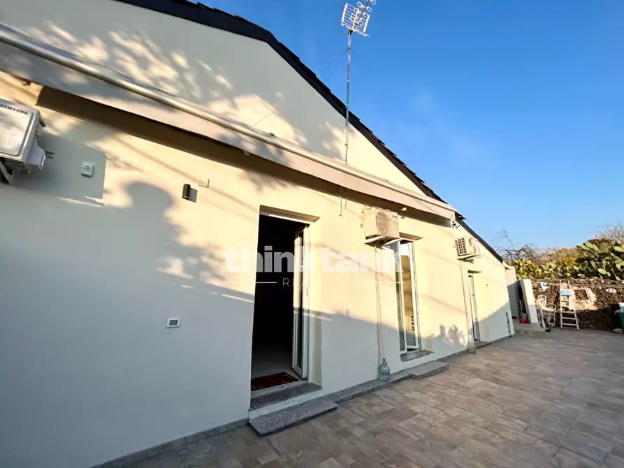 Immagine 14 di Villa in vendita  in Via Gramsci a Gravina Di Catania