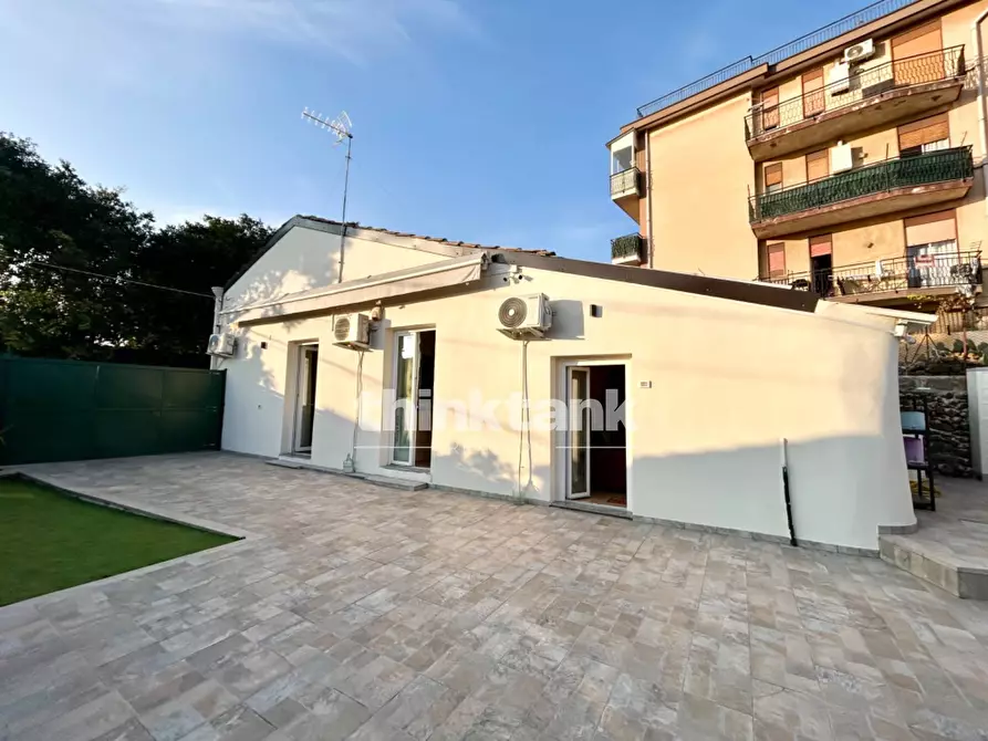 Immagine 15 di Villa in vendita  in Via Gramsci a Gravina Di Catania