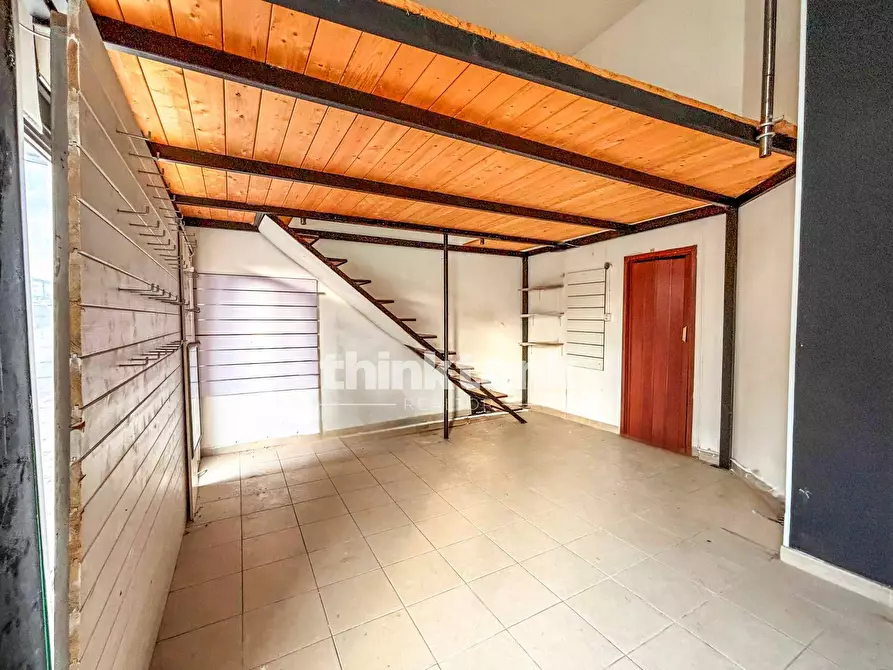 Immagine 2 di Negozio in affitto  in Via Demostene a Siracusa