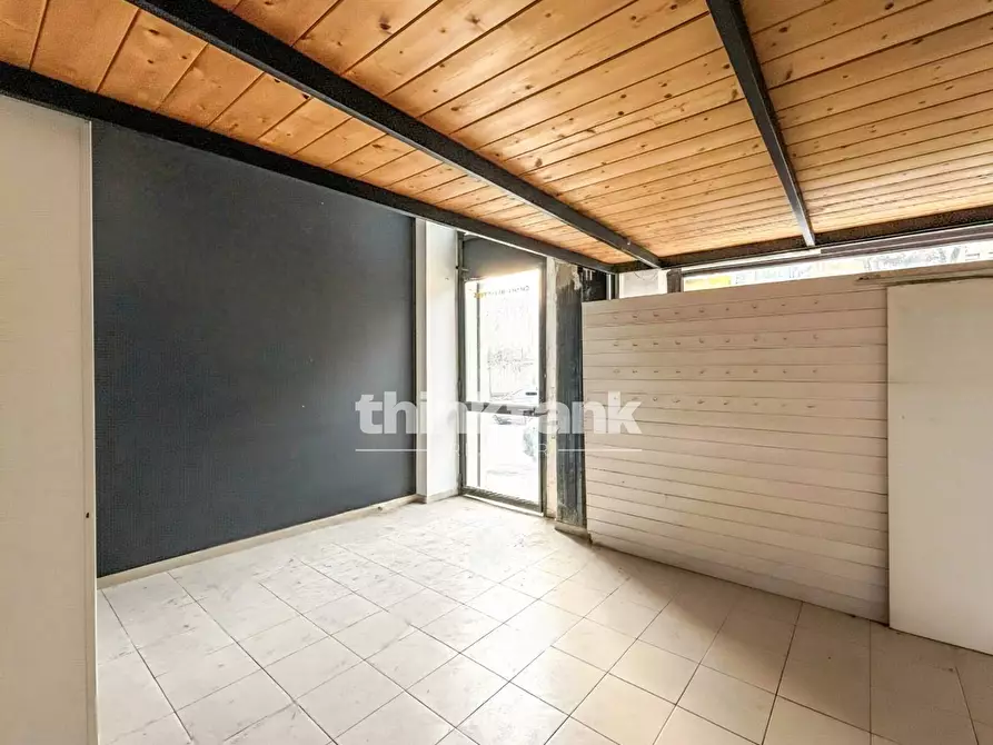 Immagine 4 di Negozio in affitto  in Via Demostene a Siracusa