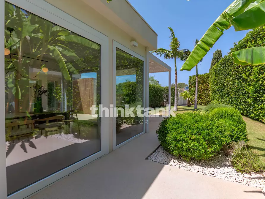 Immagine 49 di Villa in vendita  in Via Cervia a Ragusa