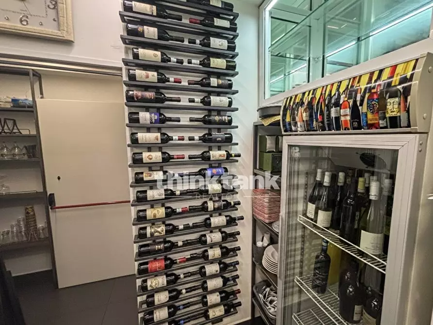 Immagine 16 di Locale commerciale in vendita  in corso umberto 1 a Siracusa