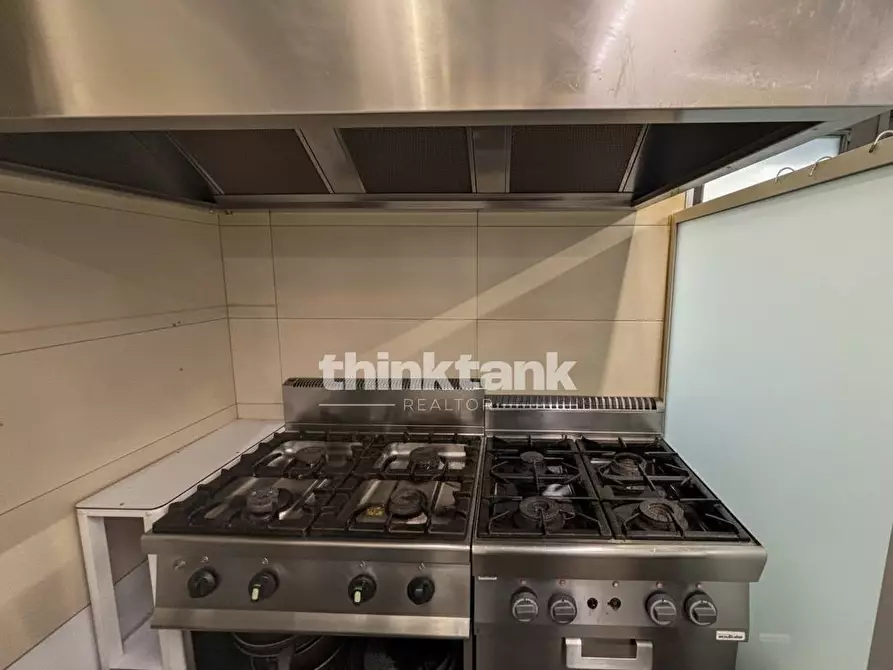 Immagine 7 di Locale commerciale in vendita  in corso umberto 1 a Siracusa