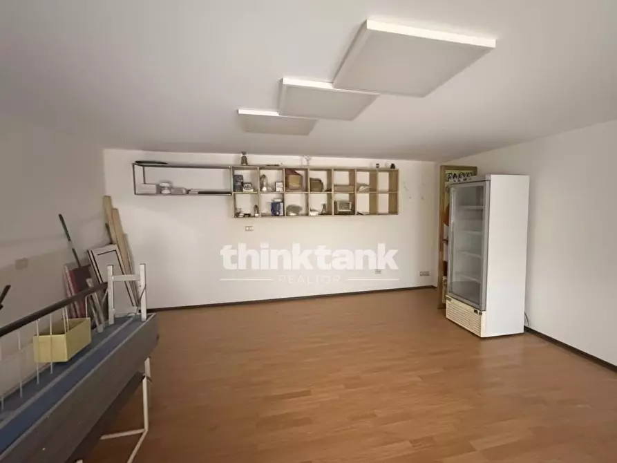 Immagine 25 di Locale commerciale in vendita  in corso umberto 1 a Siracusa