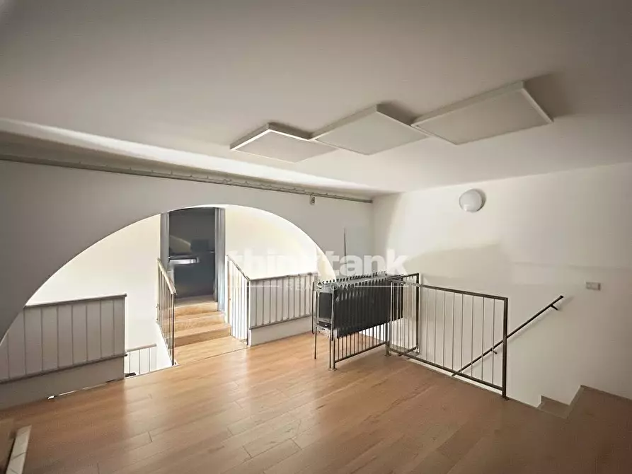 Immagine 26 di Locale commerciale in vendita  in corso umberto 1 a Siracusa