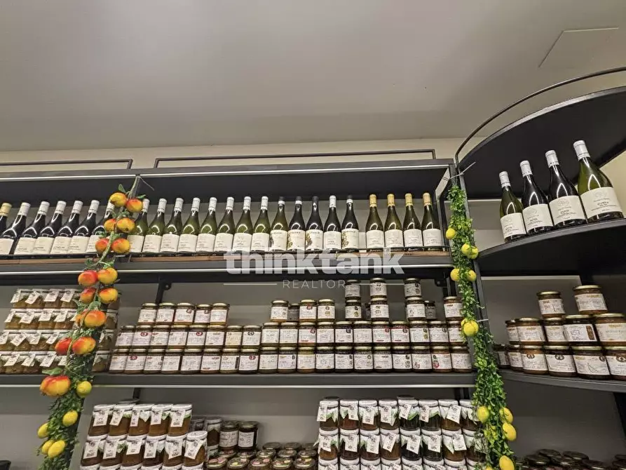 Immagine 5 di Locale commerciale in vendita  in corso umberto 1 a Siracusa