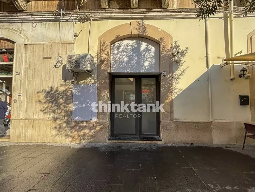 Immagine 30 di Locale commerciale in vendita  in corso umberto 1 a Siracusa