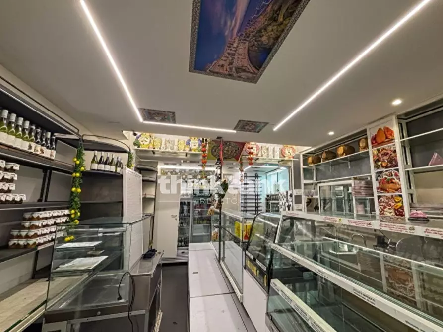 Immagine 2 di Locale commerciale in vendita  in corso umberto 1 a Siracusa