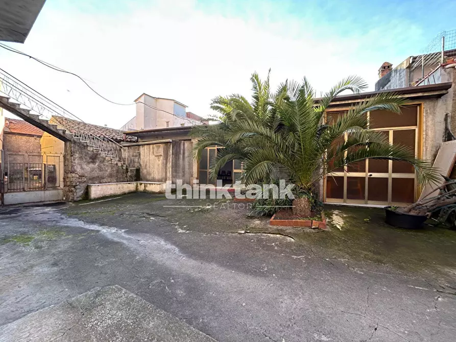 Immagine 6 di Locale commerciale in affitto  in Viale della Regione a Nicolosi