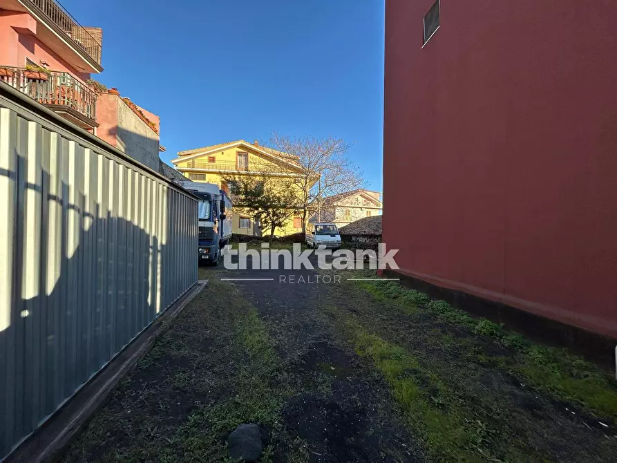 Immagine 13 di Locale commerciale in affitto  in Viale della Regione a Nicolosi