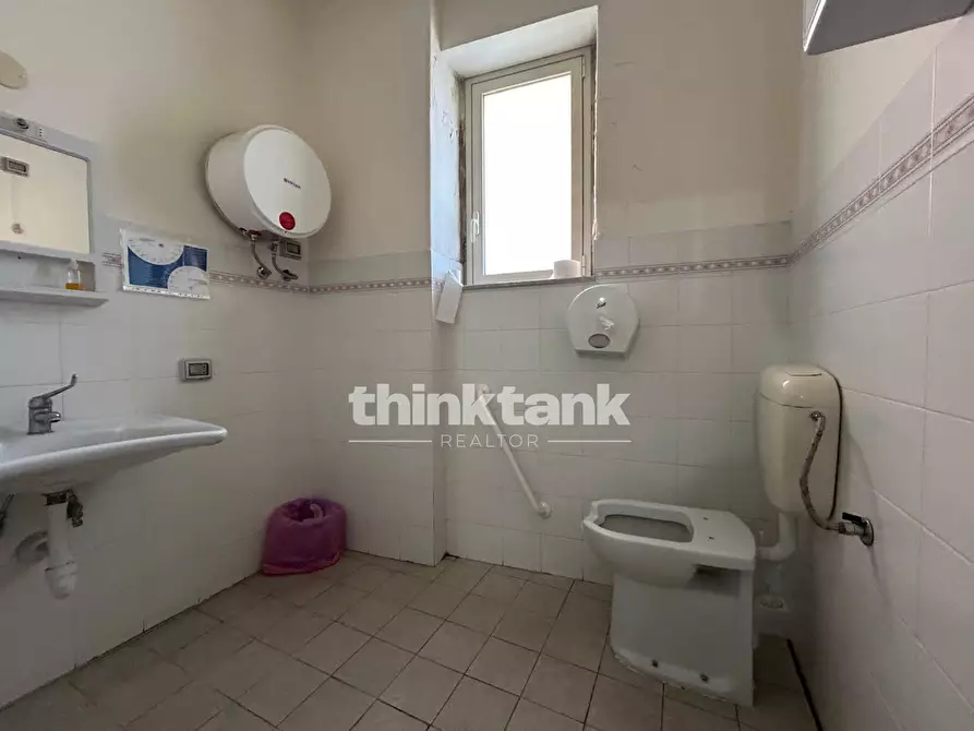 Immagine 17 di Locale commerciale in affitto  in Viale della Regione a Nicolosi