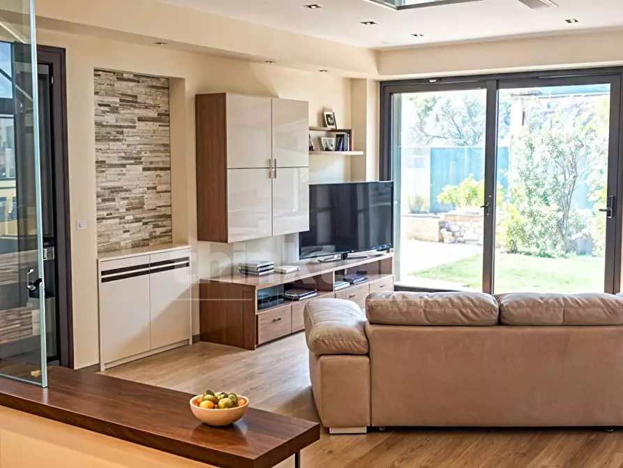 Immagine 12 di Villa in vendita  in canfarella snc a Gravina Di Catania