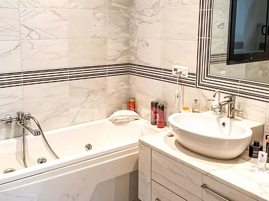 Immagine 23 di Villa in vendita  in canfarella snc a Gravina Di Catania