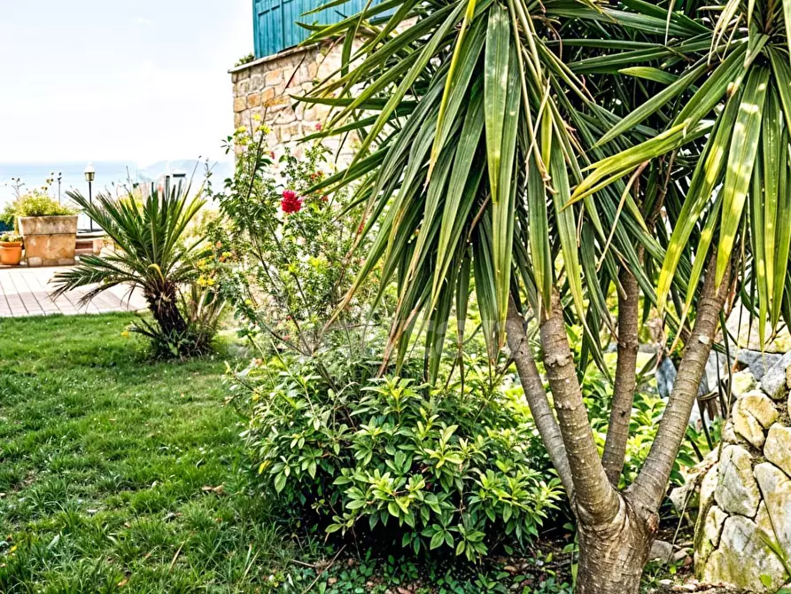 Immagine 33 di Villa in vendita  in canfarella snc a Gravina Di Catania