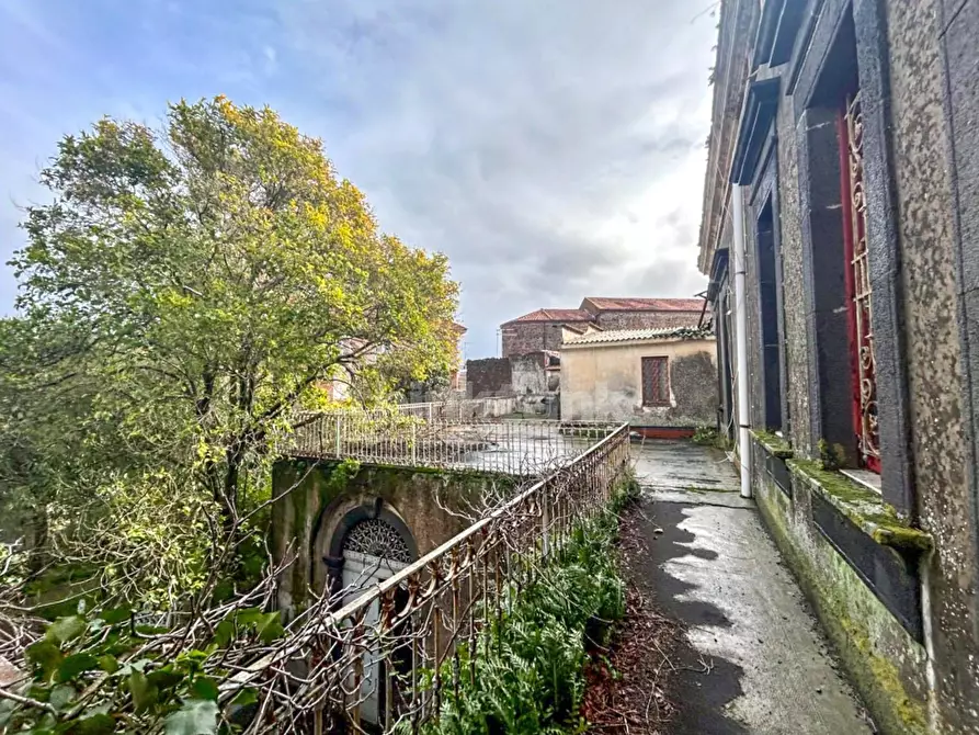 Immagine 29 di Villa in vendita  in Via Etnea 180 a Gravina Di Catania