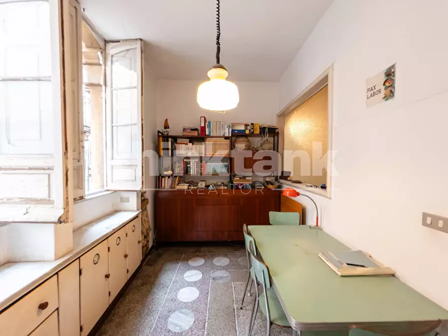 Immagine 28 di Palazzo in vendita  in via vittorio veneto snc a Modica