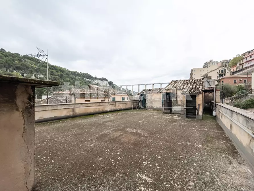 Immagine 37 di Palazzo in vendita  in via vittorio veneto snc a Modica