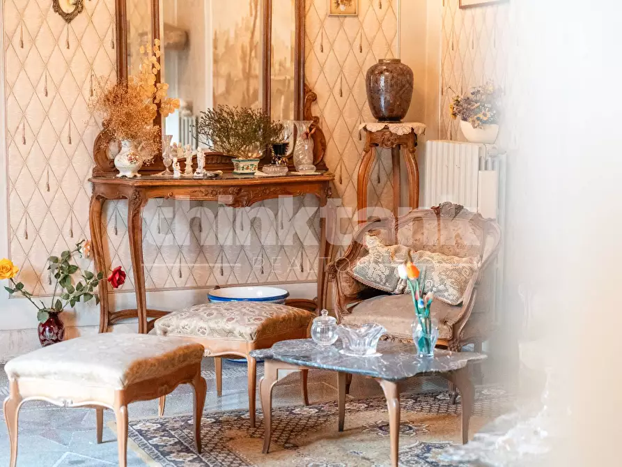 Immagine 12 di Palazzo in vendita  in via vittorio veneto snc a Modica