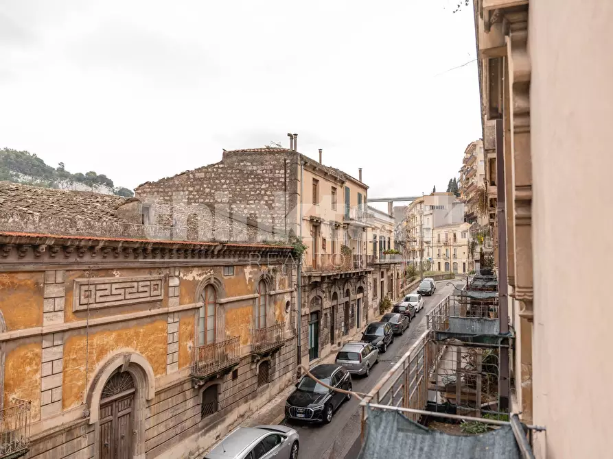 Immagine 19 di Palazzo in vendita  in via vittorio veneto snc a Modica