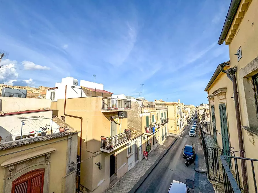 Immagine 19 di Appartamento in vendita  in via aurispa a Noto